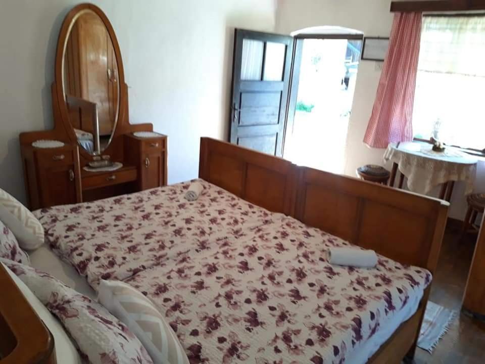 Snasini Kucari Bed & Breakfast Gradiste Bagian luar foto