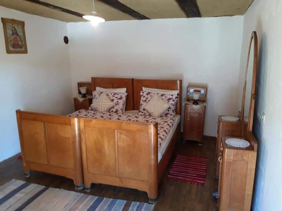 Snasini Kucari Bed & Breakfast Gradiste Bagian luar foto