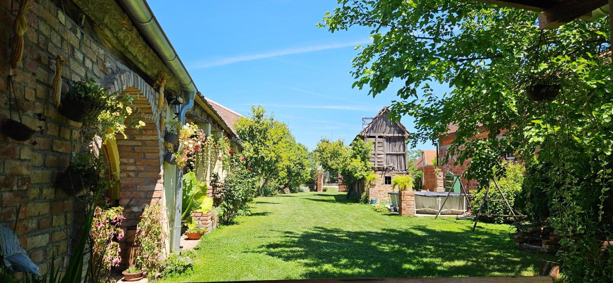 Snasini Kucari Bed & Breakfast Gradiste Bagian luar foto