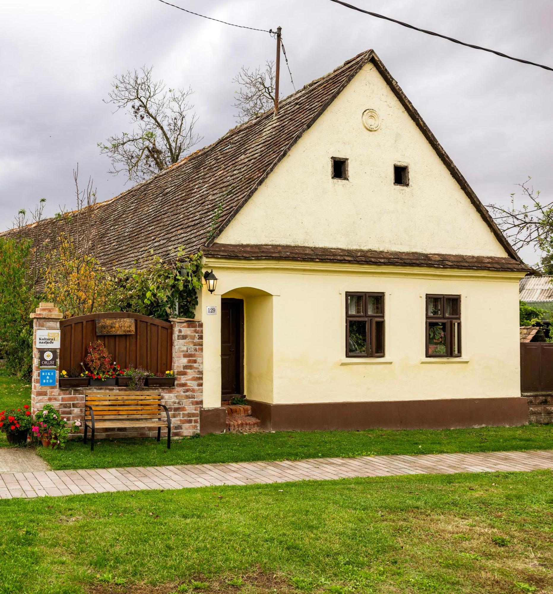 Snasini Kucari Bed & Breakfast Gradiste Bagian luar foto