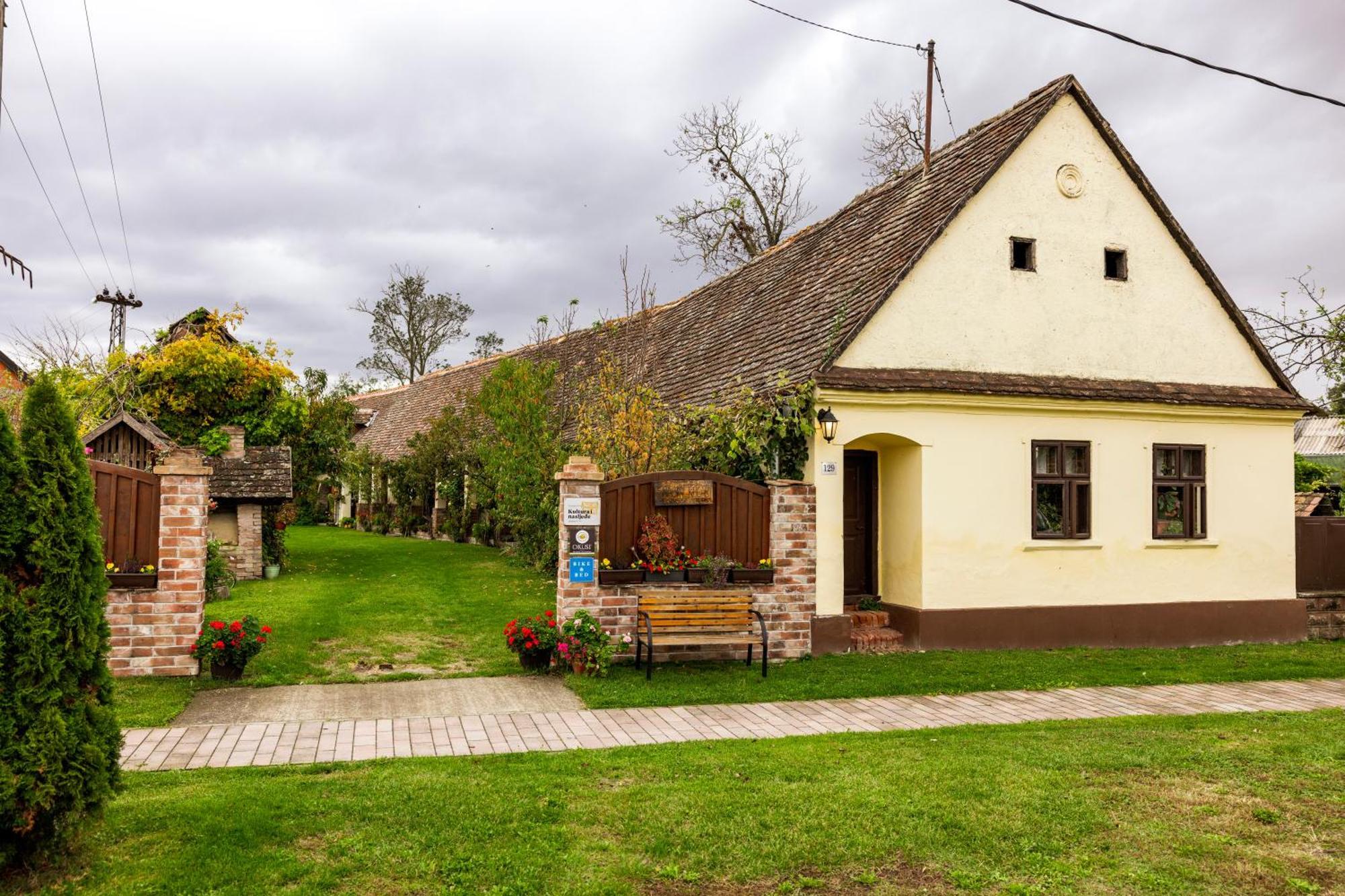 Snasini Kucari Bed & Breakfast Gradiste Bagian luar foto